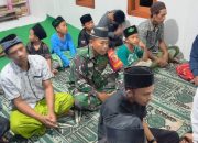 Pererat Silaturahmi, Babinsa Koramil Tenggarang Sholat Isya, Tarawih Berjamaah Bersama Warga