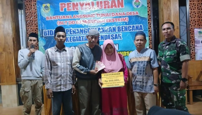 Pendampingan Penyaluran BLT DD oleh Babinsa Koramil 0822 /07 Maesan, Demi Terciptanya Keamanan dan Kondusifitas