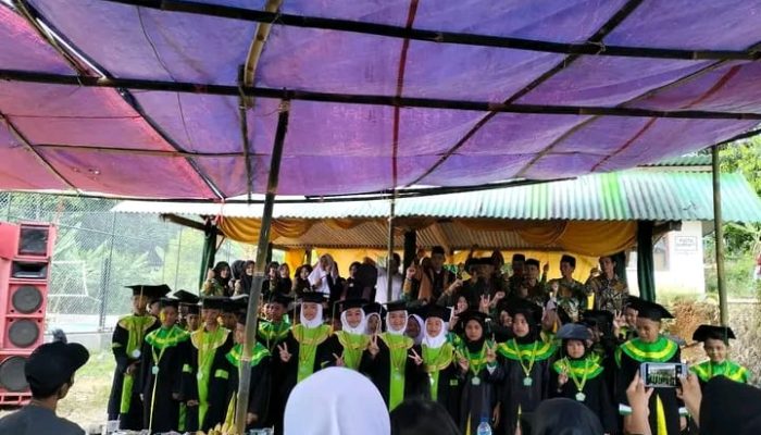 Wisuda Akbar Santri Madrasah Diniyah Desa Mekar Mukti: Antusias Warga dan Dukungan Pemerintah