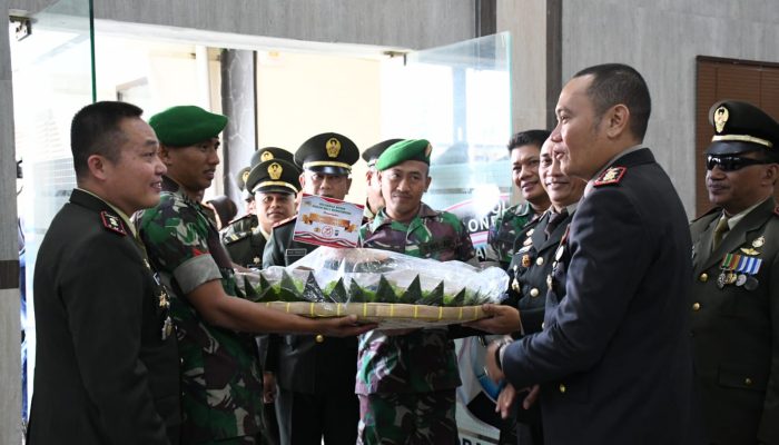 Dandim 0822 Berikan Surprise kepada Kapolres Bondowoso