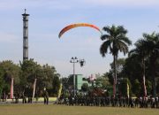 Anggota Polres Bondowoso Menghiasi Langit Biru di HUT Bhayangkara ke-78.