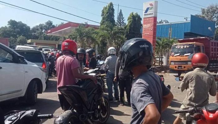 Warga Mengeluh Panjangnya Antrian di Tiga SPBU Yang Ada di Labuan Bajo