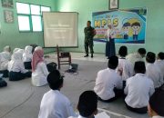 Babinsa Sertu Evi Tanamkan Wawasan Kebangsaan di SMP Darul Iksan