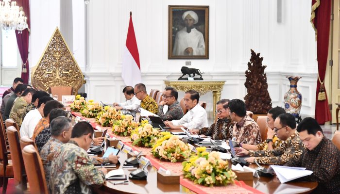 Presiden Joko Widodo Menggelar Rapat Terbatas Persiapan Penyelenggaraan Indonesia-Africa Forum (IAF) di Provinsi Bali