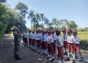 Lomba Gerak Jalan, Babinsa Koptu Wahid Latihkan PBB Kepada Siswa SDN