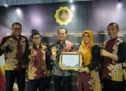 Kota Probolinggo Terima Penghargaan UHC Award Kategori Utama