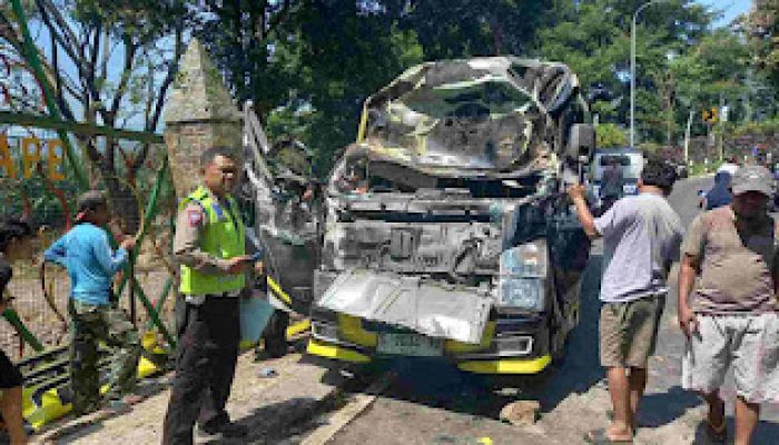 Diduga Rem Blong, Kendaraan ELF Tabrak Motor 2 Orang Meninggal di Sukapura