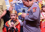 Kapolri dan Ketua Bhayangkari Sapa Dua Anak Pemenang Lomba Setapak Perubahan