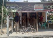SatpolPP Bondowoso Menyisir Pertokoan Berantas Rokok Ilegal