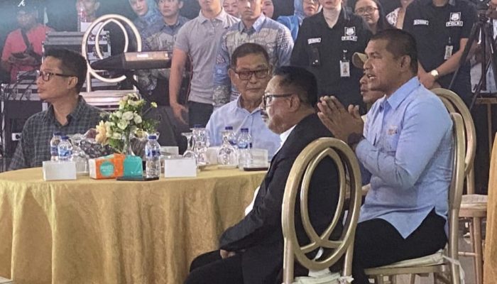 Gen. Z Laky Berdendang dengan Pasangan Nomor Urut 01 Hj Arlan / Frengky di Gedung Siang Malam