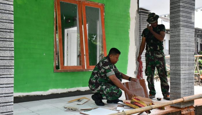 Cek Sasaran Fisik Mushola, Pasipers Kodim 0822 Arahkan Anggota Satgas TMMD