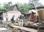 Babinsa Sertu Lukman Pimpin Percepatan Rutilahu di TMMD 123 Bondowoso