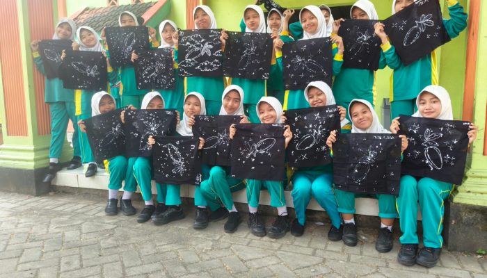 603 Siswa Kolosal Membatik Tulis di Galeri Batik Lintang