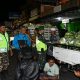 Prajurit Kodim 0822 dan Banser Hadir di Pasar Induk, Pedagang dan Warga Nyaman Saat Aktivitas Bongkar Muat