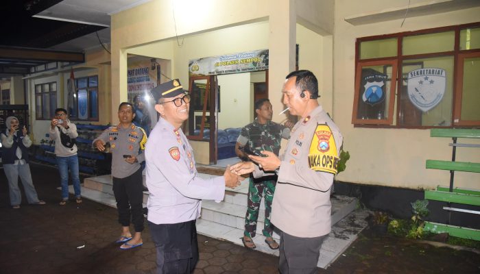 Kapolsek Sempol di ajak berdialog bersama warga Kaligedang di desa Kaligedang Kecamatan Ijen Bondowoso