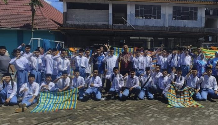 Libur Natal Dimanfaatkan Produktif, Siswa MA An-Nur Bululawang Ikuti Pelatihan Wirausaha