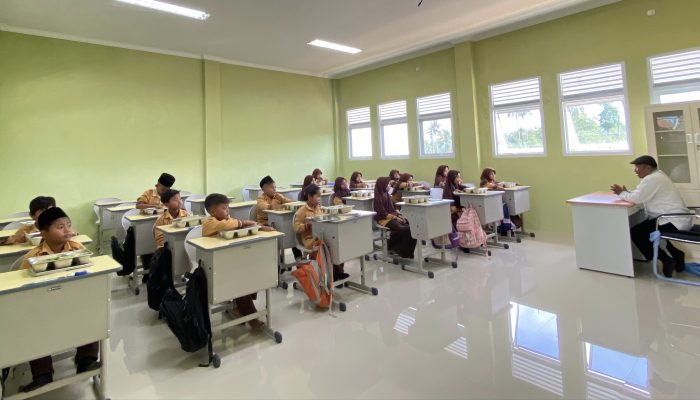 SPPG Al-Amin Kembali Salurkan Program MBG ke MIN Bondowoso di Desa Kerang Sukosari