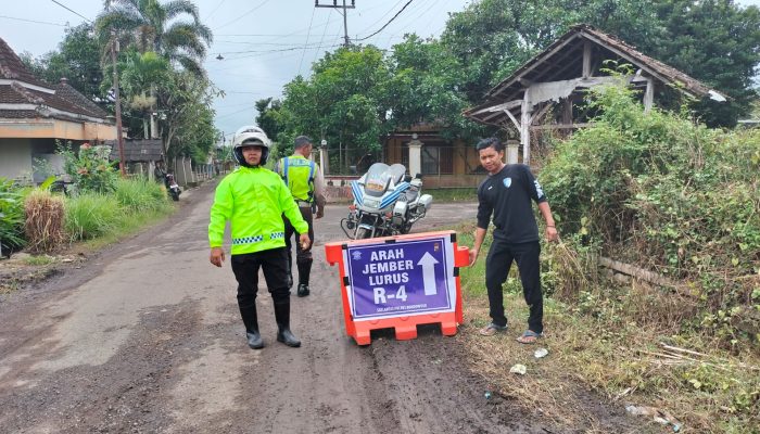 Akses Vital Terputus, Satlantas Bondowoso Tegaskan Komitmen Jaga Keselamatan Jelang Operasi Ketupat 2026