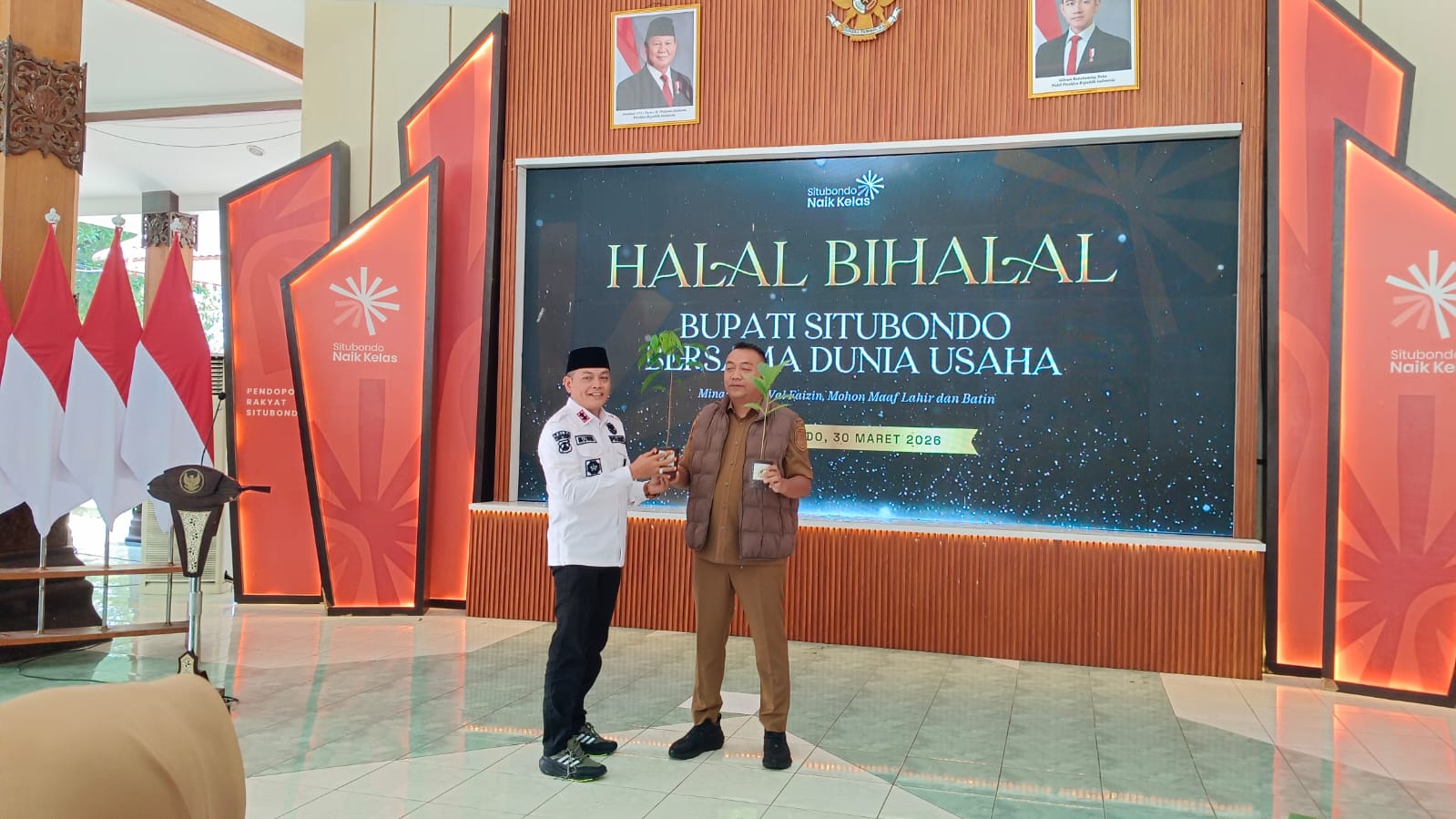 Perhutani Bondowoso Dukung Penghijauan, 1.000 Bibit Diserahkan di Halal Bi Halal Situbondo