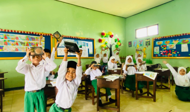 Keceriaan Siswa Warnai Penyaluran MBG di MIN 2 Bondowoso, SPPG Al-Amin Hadirkan Dukungan Gizi di Bulan Ramadhan